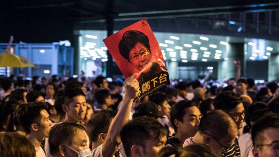 Carrie Lam, "la marionnette de Pékin" dans le viseur des manifestants à Hong Kong