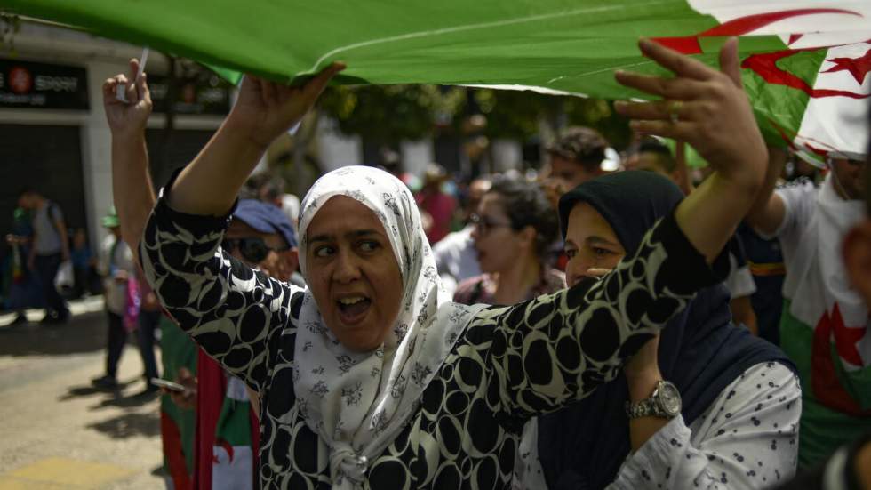 Algérie : la liste des arrestations d'ex-responsables politiques s'allonge, la contestation se poursuit