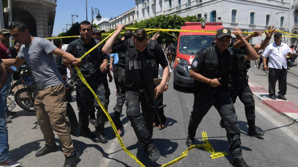 Un double attentat suicide cible les forces de l'ordre à Tunis