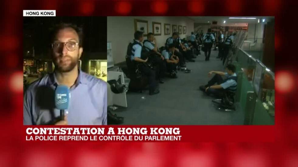 La police de Hong Kong reprend le contrôle du Parlement