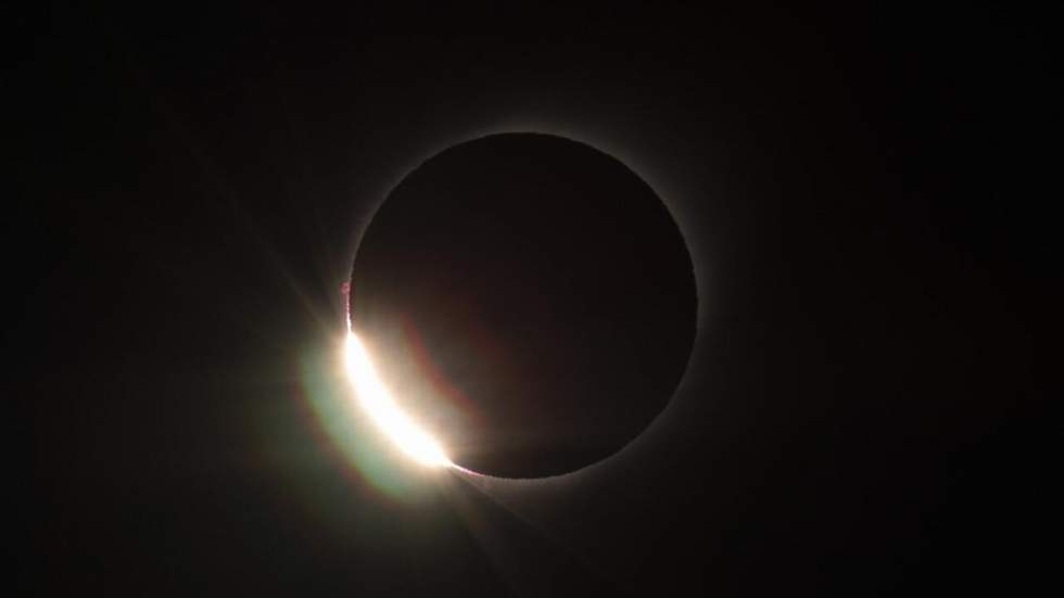 Le Chili observe une éclipse totale de soleil spectaculaire