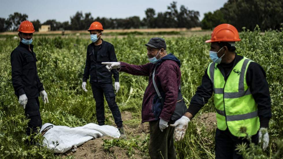 Environ 200 corps exhumés d'une fosse commune à Raqqa, dans le nord de la Syrie