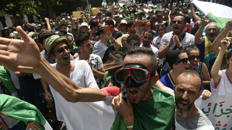 À Alger, des milliers de manifestants malgré un important dispositif policier