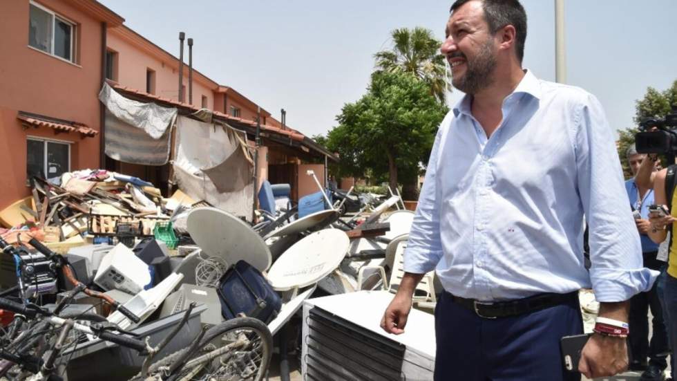 En Italie, le plus grand centre d'accueil de migrants en Europe ferme ses portes En Italie, le plus grand centre d'accueil de migrants en Europe ferme ses portes