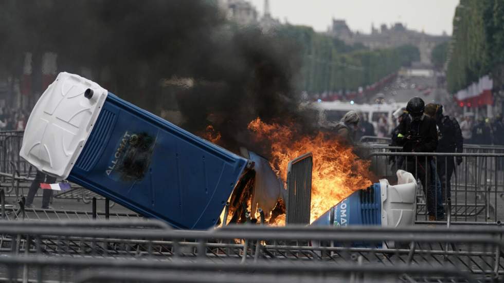 Heurts sur les Champs-Élysées à l'issue du défilé du 14-Juillet Heurts sur les Champs-Élysées à l'issue du défilé du 14-Juillet