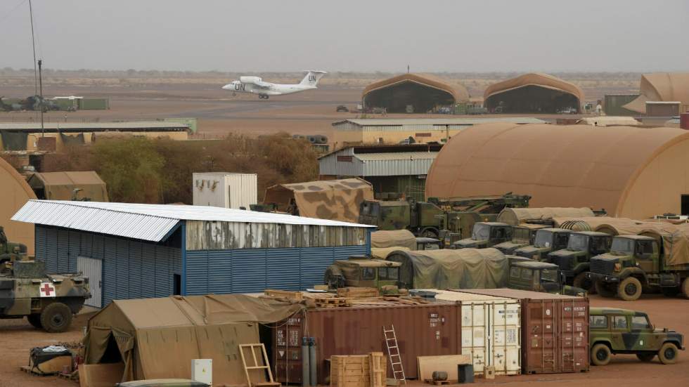 Au Mali, plusieurs blessés dans une attaque-suicide devant la base militaire française de Gao Au Mali, plusieurs blessés dans une attaque-suicide devant la base militaire française de Gao
