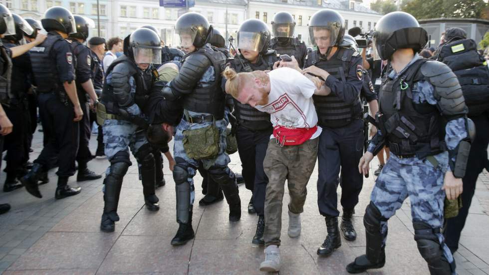 Manifestants arrêtés à Moscou : "On assiste à une crispation du pouvoir russe"