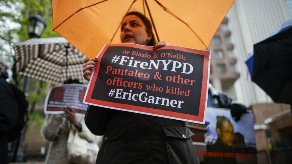 #BlackLivesMatter : renvoi du policier accusé d'avoir asphyxié Eric Garner en 2014