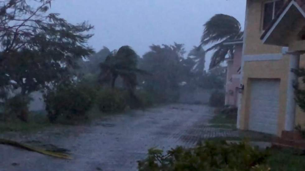 L'ouragan Dorian fait sa première victime aux Bahamas, le Sud-Est des États-Unis en alerte L'ouragan Dorian fait sa première victime aux Bahamas, le Sud-Est des États-Unis en alerte