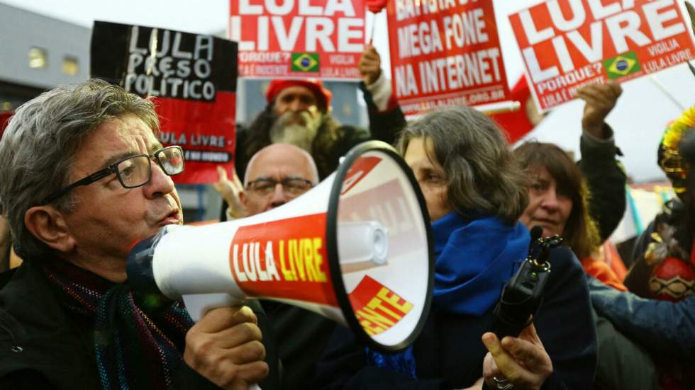 Au Brésil, Mélenchon rencontre Lula en prison et "puise de l'énergie" avant son procès