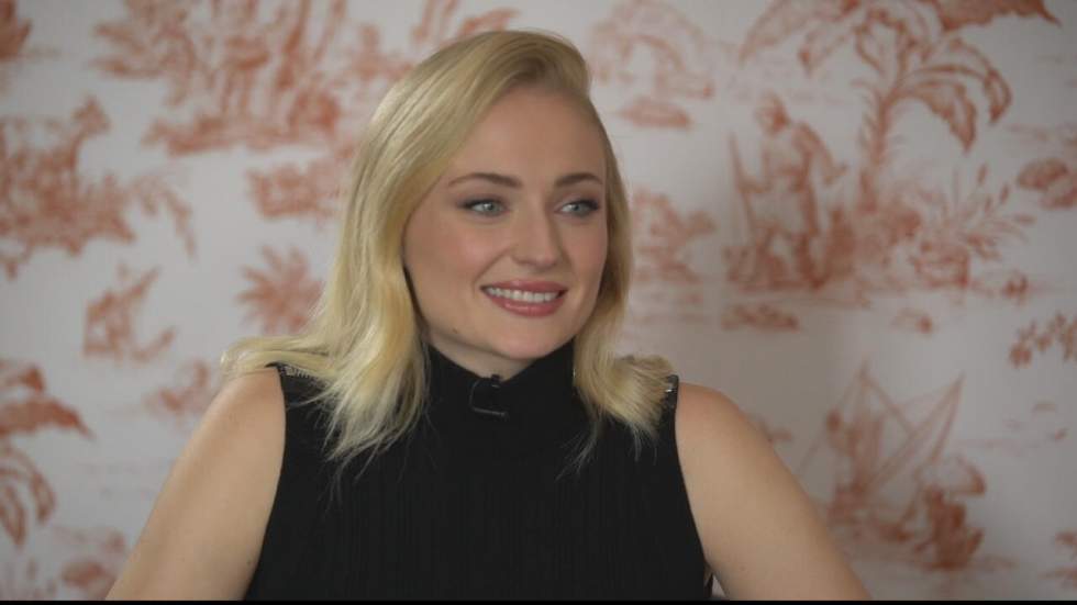 Sophie Turner : "Voir un thérapeute m'a sauvé la vie"