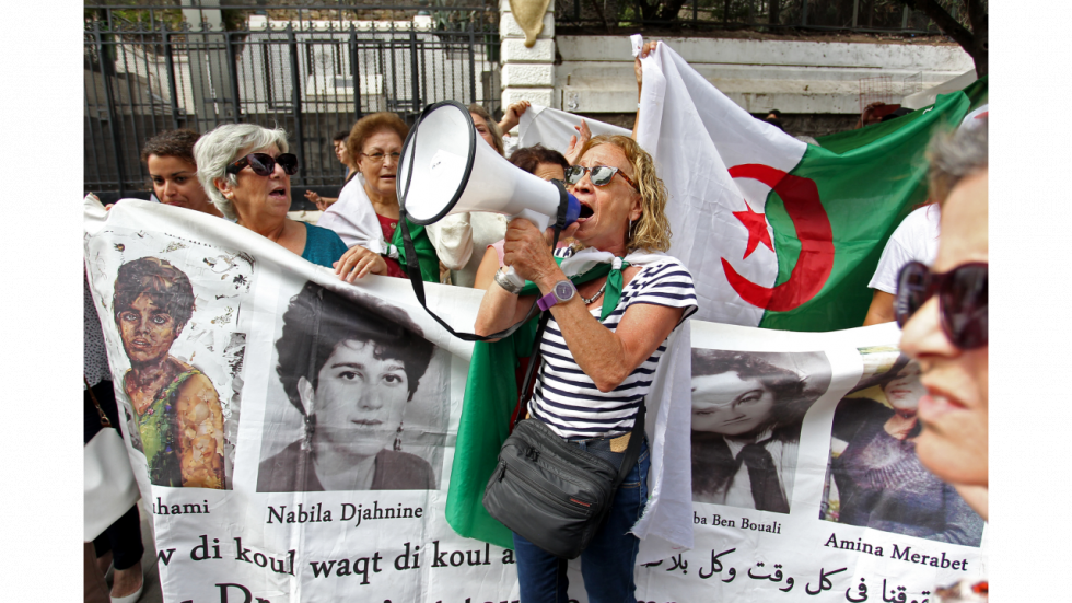 Des milliers de manifestants défilent à Alger malgré l'annonce d'une élection présidentielle