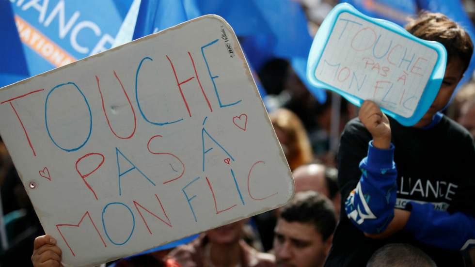 Les policiers défilent à Paris pour une "marche de la colère", une mobilisation inédite