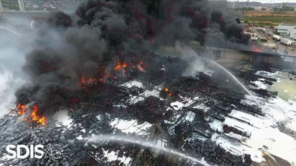 Après l’incendie de l'usine Lubrizol, la possibilité d’une émission de dioxines interroge