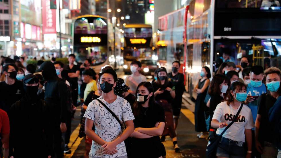 Hong Kong : violences après la loi anti-masque, fermeture du métro