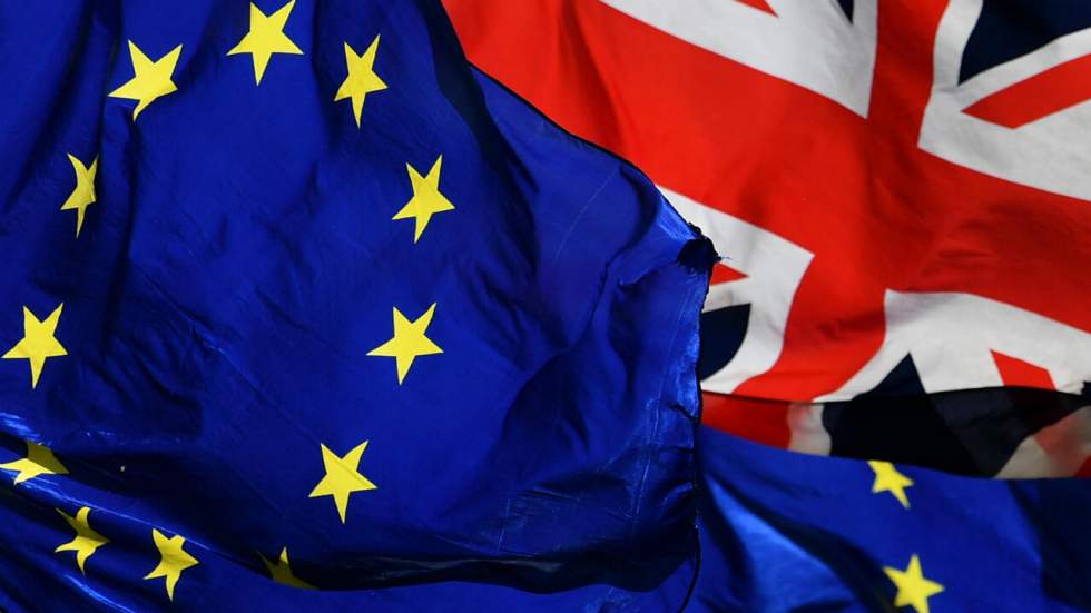 Emmanuel Macron demande à Boris Johnson de négocier "rapidement" avec l'UE Emmanuel Macron demande à Boris Johnson de négocier "rapidement" avec l'UE