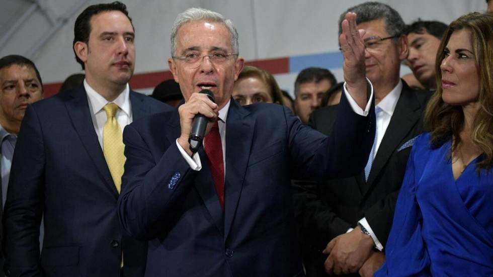 En Colombie, l'ex-président Alvaro Uribe devant la Cour suprême En Colombie, l'ex-président Alvaro Uribe devant la Cour suprême