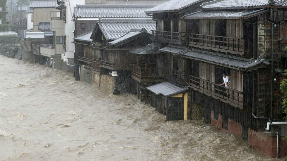 Le typhon Hagibis s'abat sur le Japon, au moins deux morts