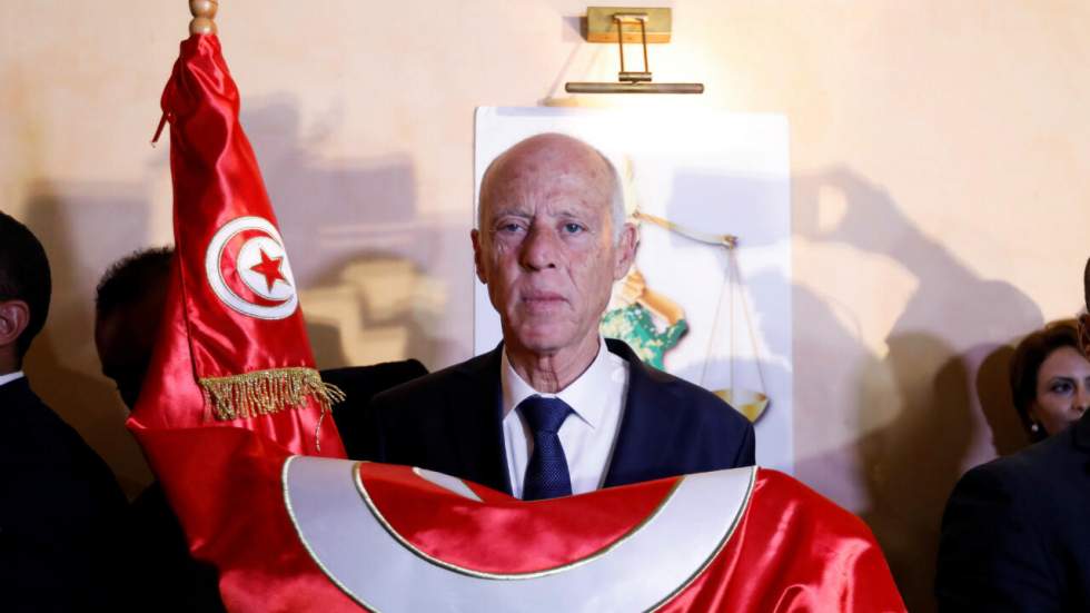 Présidentielle en Tunisie : l'austère Kaïs Saïed porté au sommet de l'État