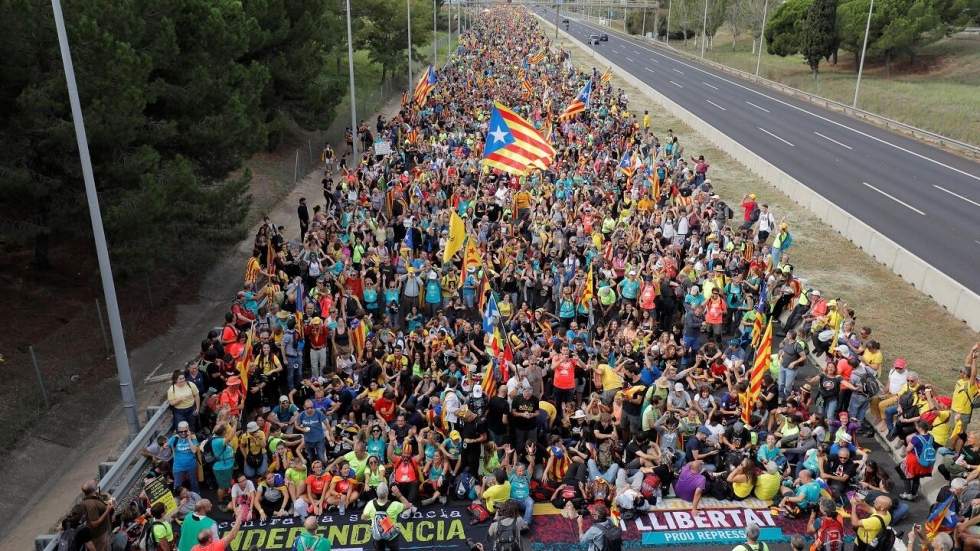 Manifestation massive des indépendantistes à Barcelone contre la condamnation de leurs dirigeants Manifestation massive des indépendantistes à Barcelone contre la condamnation de leurs dirigeants