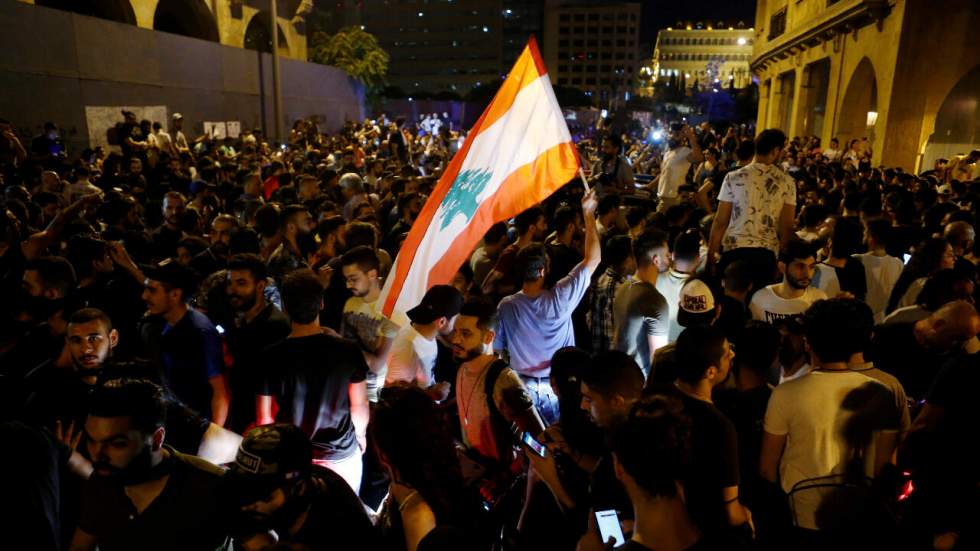 Au Liban, des milliers de manifestants se révoltent contre une hausse des taxes