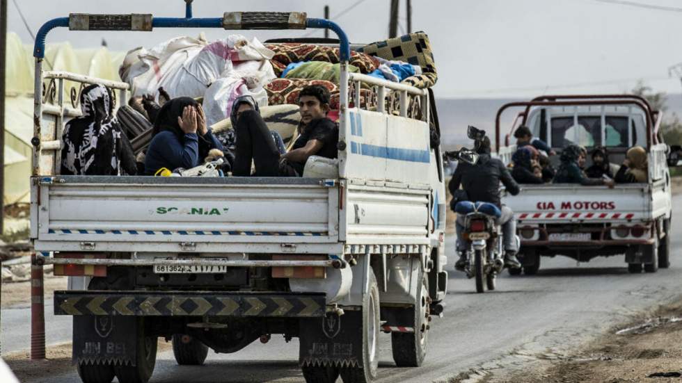 Trêve en Syrie : un convoi de blessés et de combattants kurdes quitte une ville assiégée