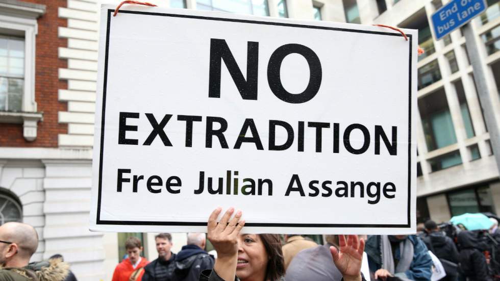 Selon l’ONU, le traitement infligé à Julian Assange met sa vie en danger Selon l’ONU, le traitement infligé à Julian Assange met sa vie en danger