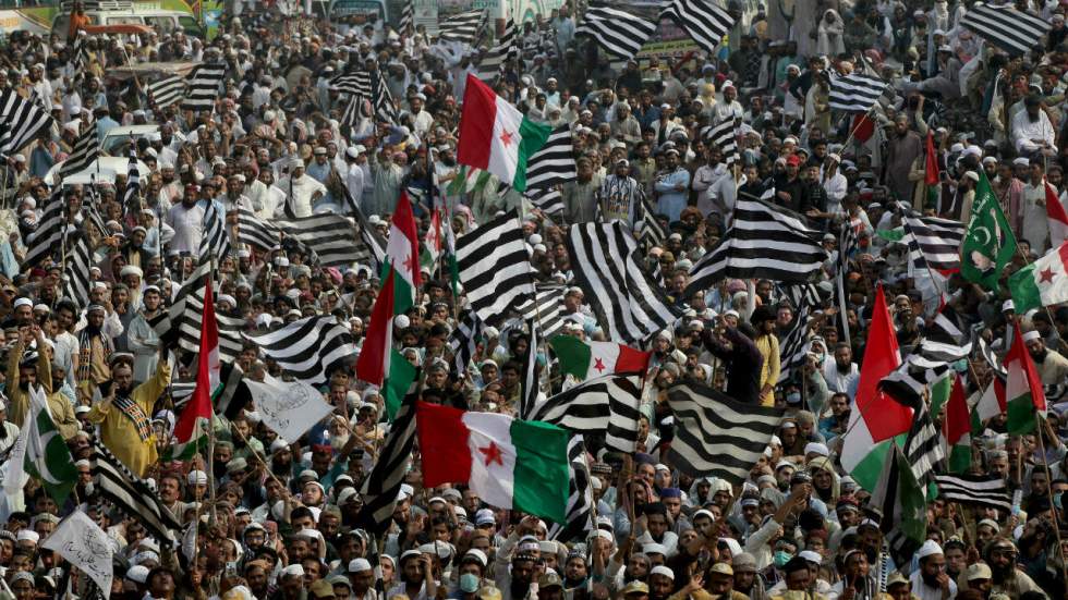 Au Pakistan, des milliers de manifestants islamistes demandent la démission du Premier ministre