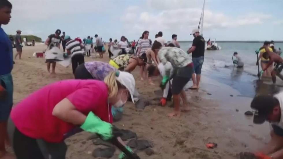 Une marée noire envahit le littoral brésilien