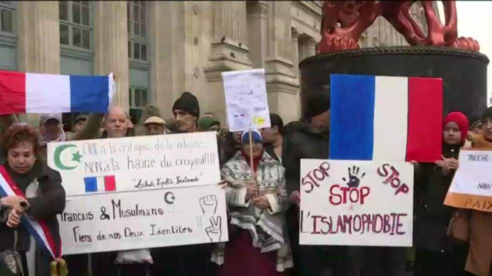 À Paris, plusieurs milliers de personnes participent à la marche controversée contre l'islamophobie