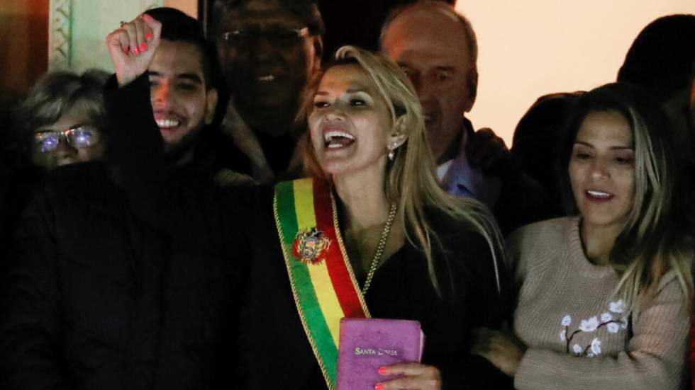 En Bolivie, la sénatrice Jeanine Añez se proclame présidente par intérim En Bolivie, la sénatrice Jeanine Añez se proclame présidente par intérim