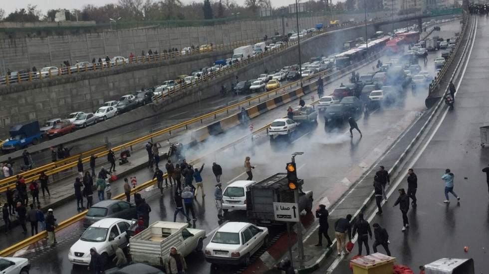 Un mort dans des manifestations en Iran après la hausse du prix de l'essence