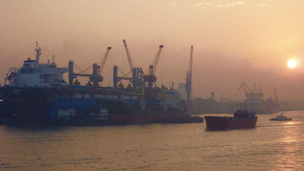 Dans le port de Shanghai, le GPS ne tourne plus rond Dans le port de Shanghai, le GPS ne tourne plus rond