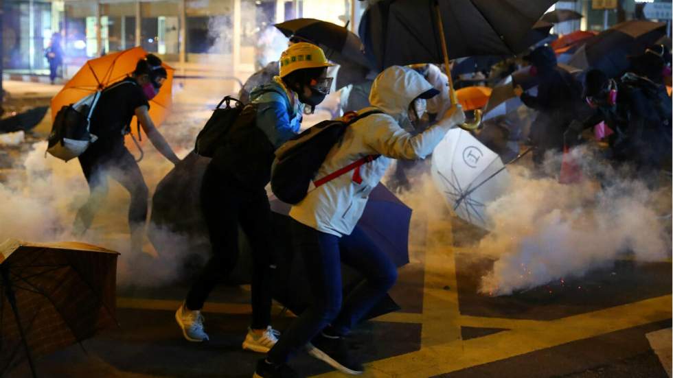 Une centaine de manifestants toujours retranchés dans un campus de Hong Kong Une centaine de manifestants toujours retranchés dans un campus de Hong Kong