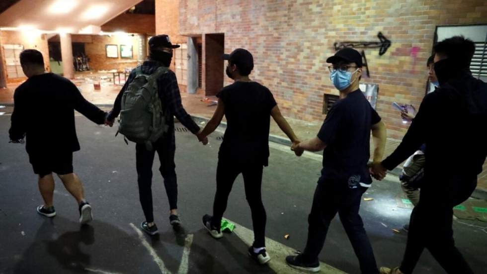 A Hong Kong, plusieurs étudiants du campus de l'université polytechnique se rendent A Hong Kong, plusieurs étudiants du campus de l'université polytechnique se rendent
