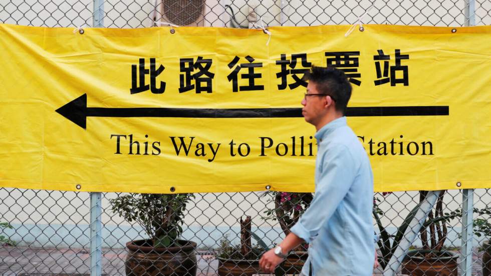Hong Kong : participation record aux élections locales, un scrutin test pour Carrie Lam Hong Kong : participation record aux élections locales, un scrutin test pour Carrie Lam