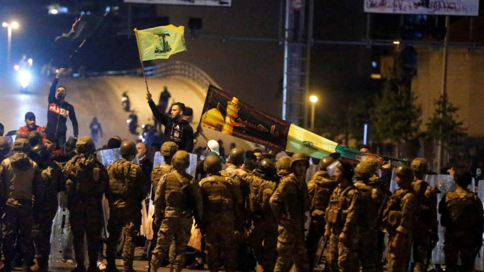 Au Liban, des partisans du Hezbollah attaquent des manifestants à Beyrouth