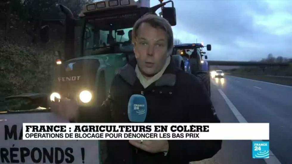 Les agriculteurs en colère bloquent Paris