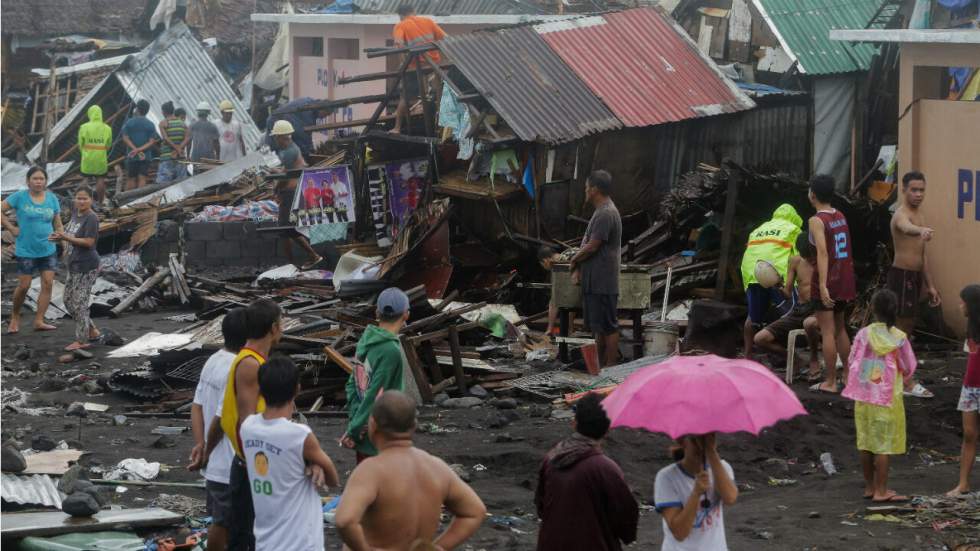 Les Philippines frappées par un typhon, des dizaines de milliers de personnes évacuées Les Philippines frappées par un typhon, des dizaines de milliers de personnes évacuées