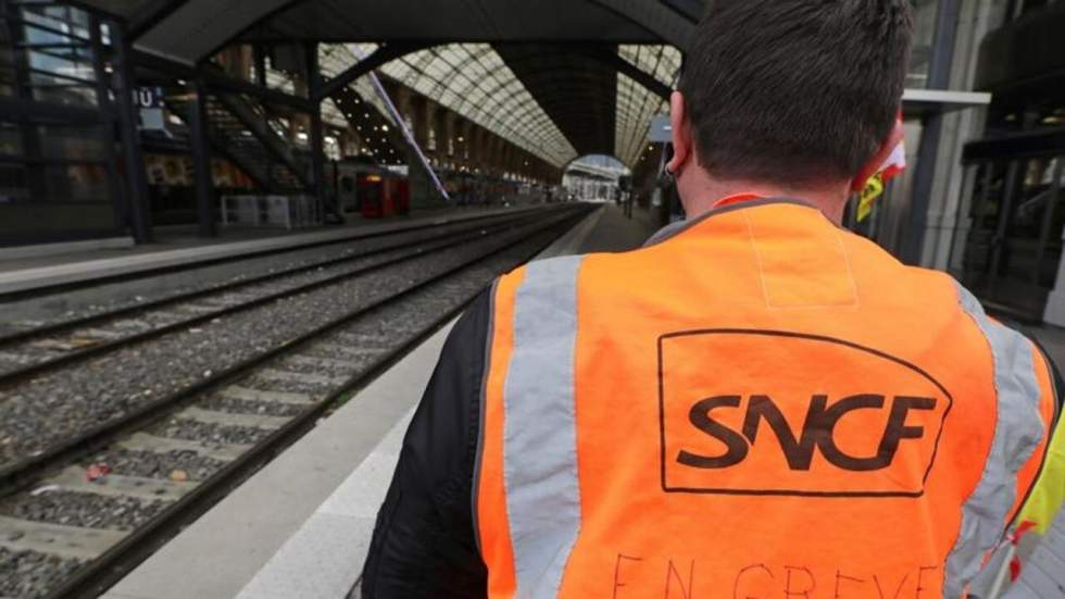 Grève du 6 décembre : SNCF et RATP restent mobilisés, peu d'enseignants grévistes