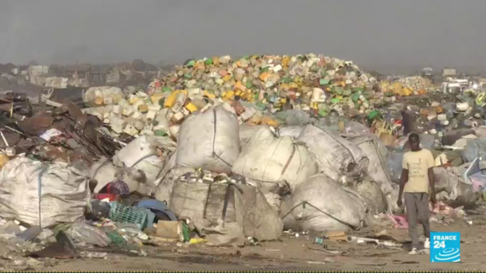 À Dakar, des riverains mobilisés contre la décharge de Mbeubeuss, véritable "bombe écologique"