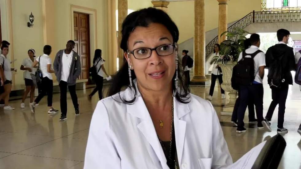 Le retour à Cuba de milliers de médecins expatriés, un coup dur pour l’économie de l’île Le retour à Cuba de milliers de médecins expatriés, un coup dur pour l’économie de l’île