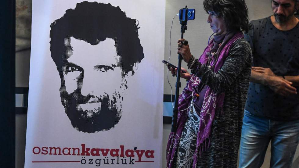 La Turquie maintient Osman Kavala en détention, au mépris de la CEDH