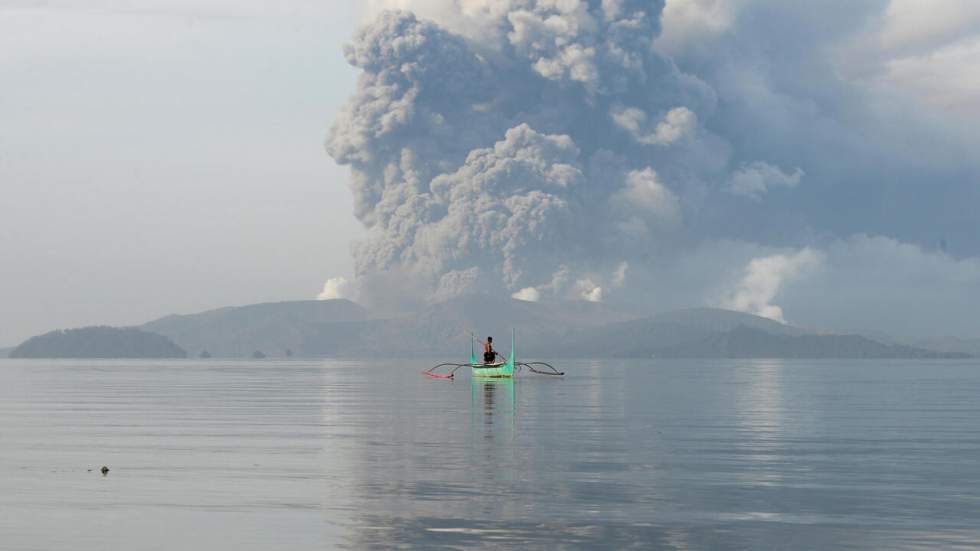 Les Philippines en état d'alerte après le réveil du volcan Taal