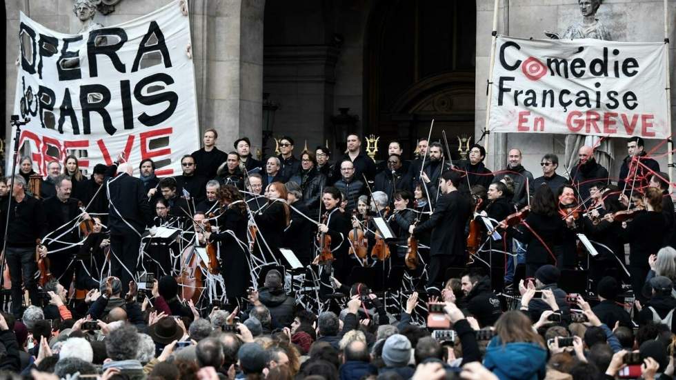 L’Opéra de Paris donne un concert contre la réforme des retraites devant le Palais Garnier