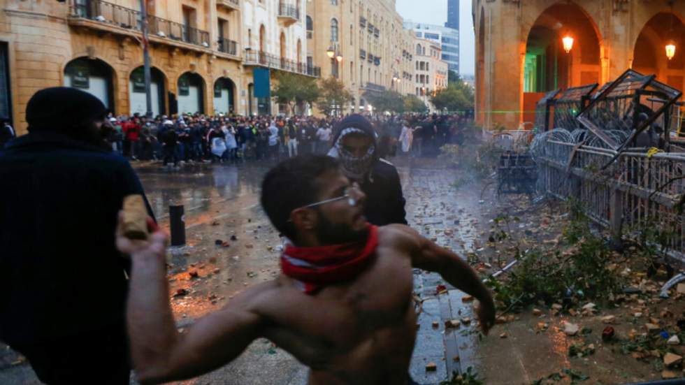 Près de 400 blessés à Beyrouth dans des affrontements entre manifestants et police