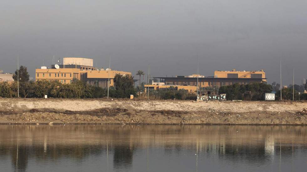 En Irak, trois roquettes frappent directement l'ambassade américaine En Irak, trois roquettes frappent directement l'ambassade américaine