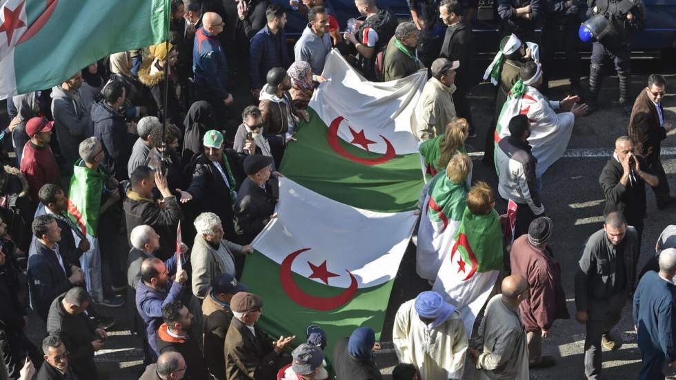 En Algérie, des milliers de personnes ont défilé à Kherrata, berceau de la contestation