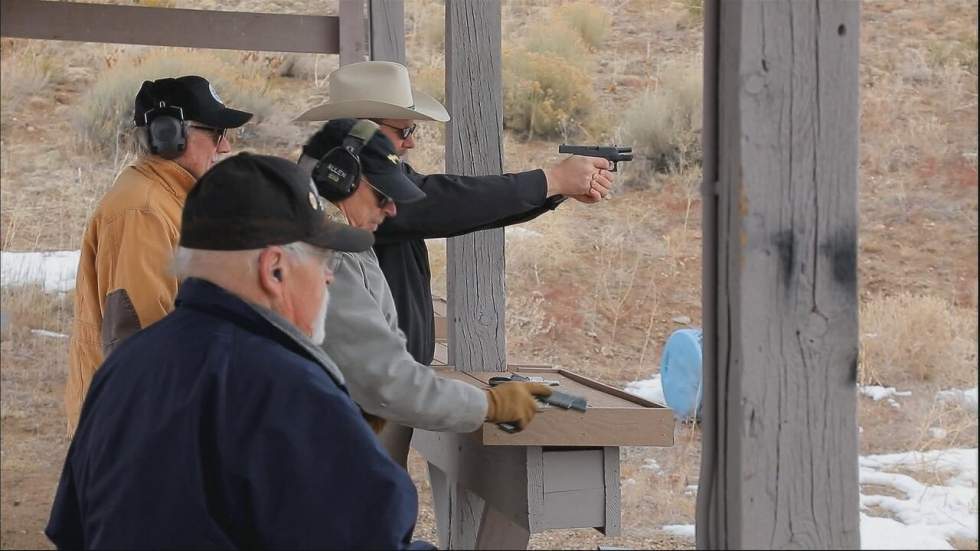 Port d'armes aux États-Unis : quand les shérifs se rebiffent contre la loi du "drapeau rouge"