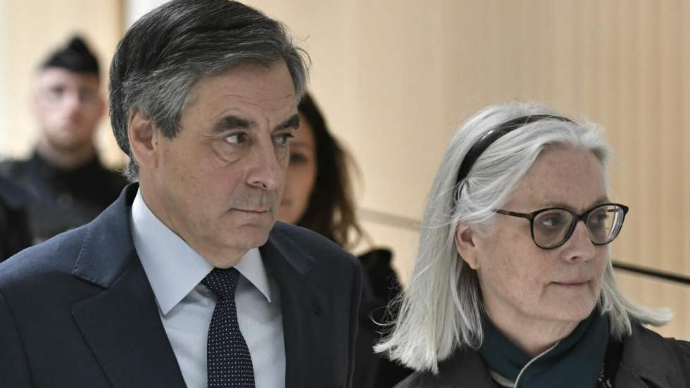 Sous le feu des questions, le couple Fillon justifie les activités de Penelope